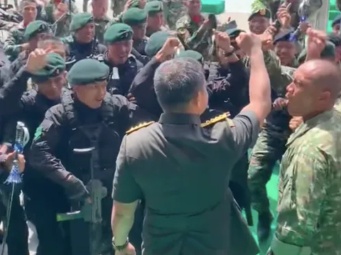 Jenderal Maruli Simanjuntak Santuy Joged Dangdut Bareng Pasukan TNI, Eks Anak Buah di Paspampres Sampai Angkat Bicara