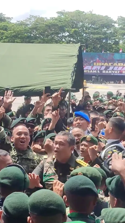 Jenderal Maruli Simanjuntak Santuy Joged Dangdut Bareng Pasukan TNI, Eks Anak Buah di Paspampres Sampai Angkat Bicara