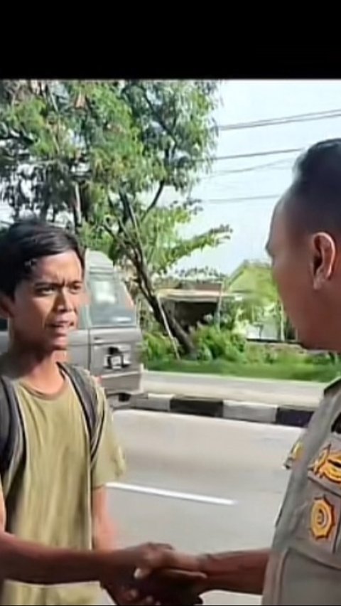 <b>Anak Yatim Piatu Ini Jalan Kaki dari Bojonegoro ke Jember, Purnomo Polisi Baik Ungkap Kisah Harunya</b><br>