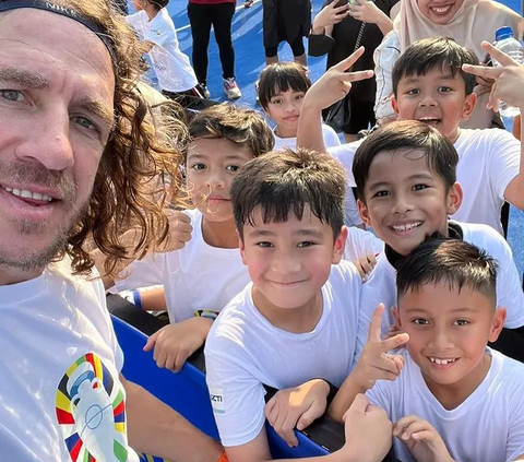 Momen Kocak Rafathar Ajak Dua Legend Sepak Bola Dunia Carles Puyol dan Marco Materazzi Selfie, Netizen Sampai Tertawa Gara-gara ini