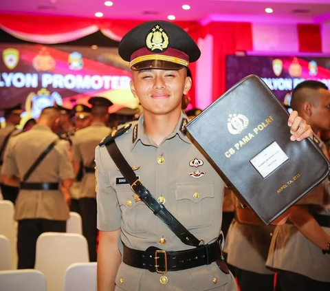 Ganteng dan Gagah, Potret Ipda Bima Mukti jadi Anggota Upacara Pedang Pora Nikahan Anak Wakapolri