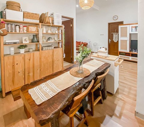 Simple Dining Room Portrait in the Style of a Small Eatery, Compact but Comfortable