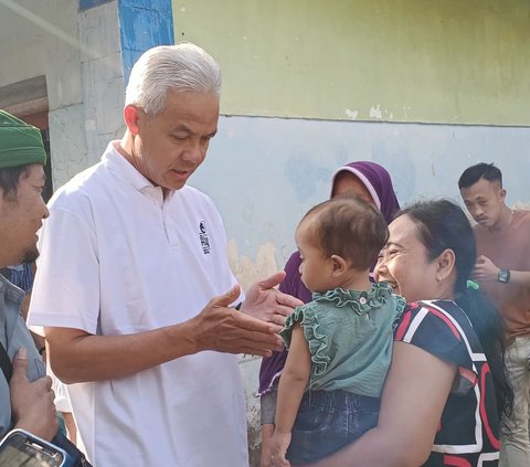 Momen Seru Ganjar Nginap di Rumah Warga, Diajak Curcol dan Nikmati Tempe Kemul Khas Wonosobo