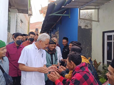 Momen Seru Ganjar Nginap di Rumah Warga, Diajak Curcol dan Nikmati Tempe Kemul Khas Wonosobo