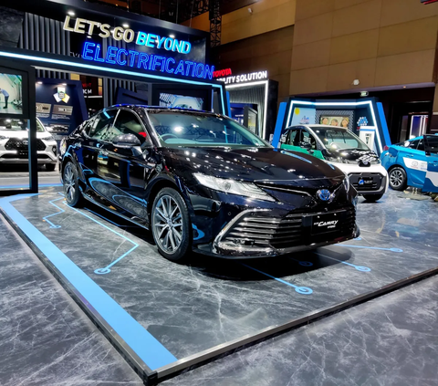 <b>8. Toyota Camry Hybrid<br></b><br>Sedan andalan Toyota versi hybrid-nya tembus 459 unit sepanjang Januari-November tahun ini. Konsumsi bensinnya 1:24 km. <br>