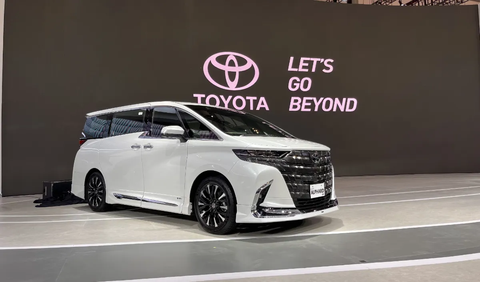 10. Alphard Hybrid<br><br>Mobil MVP favorit keluarga berada di Indonesia, varian hybrid-nya juga laris: 235 unit unit. Konsumsi bensinnya 1:12 km. 