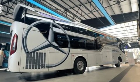 Perusahaan ini bahkan menyediakan kelas bus yang super nyaman selama perjalanan Anda.