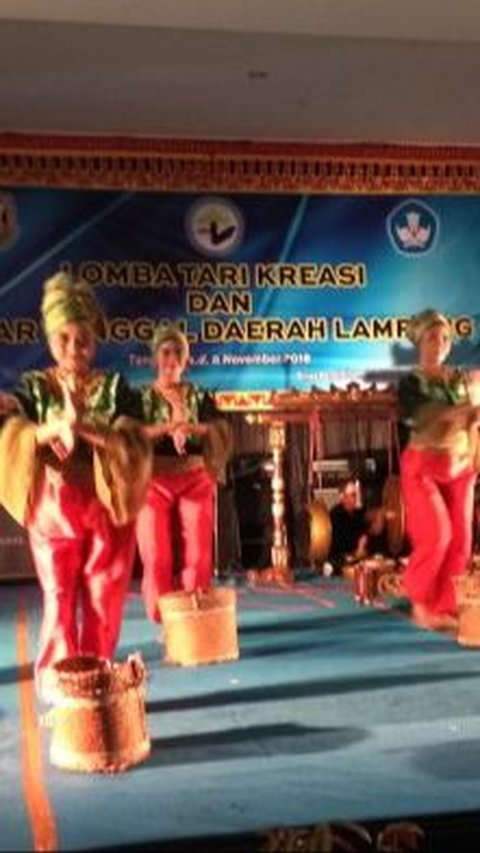 <b>Mengenal Tari Selapanan, Kesenian Tradisional dari Keratuan Darah Putih Asal Provinsi Lampung</b>