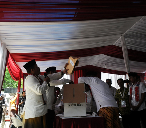 FOTO: Melihat Simulasi Pemungutan dan Penghitungan Suara di KPUD DKI Jakarta Timur: Khusus Disabilitas Akan Didampingi saat Mencoblos