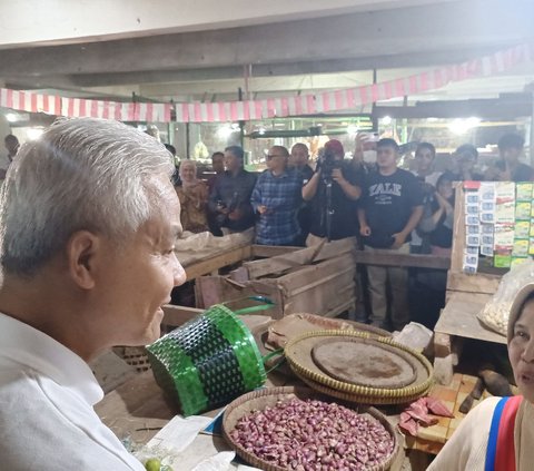 Blusukan ke Pasar Induk Wonosobo, Ganjar Temukan Harga Bawang Putih Naik dan Ayam Turun