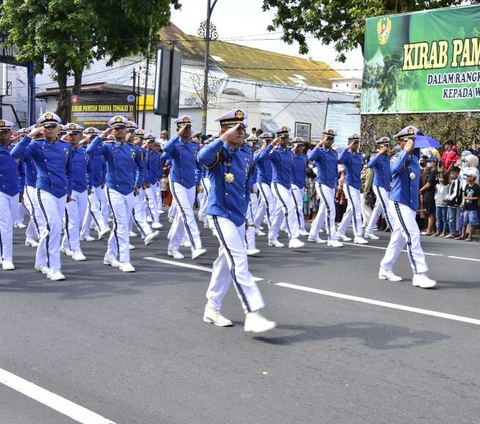 Kecil Cari Uang Menyemir Sepatu Tentara, Ternyata Nasibnya Jadi Jenderal Bintang Empat