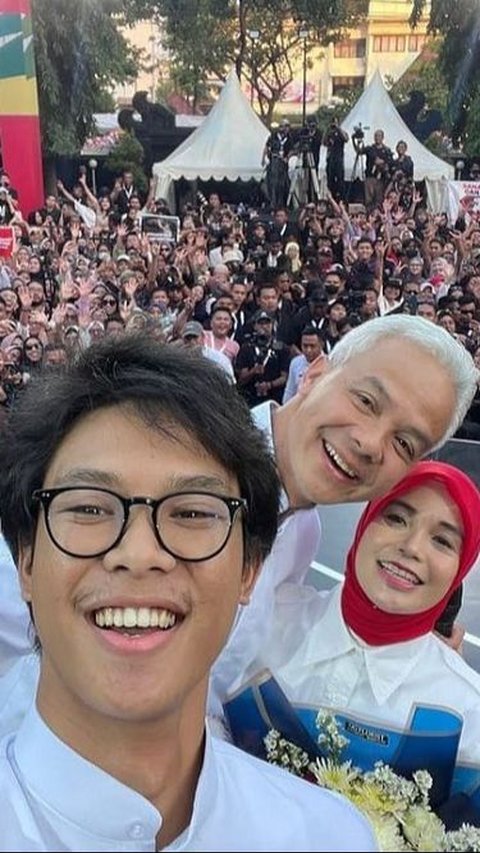 Ganjar Pranowo mencalonkan diri sebagai presiden Republik Indonesia 2024, tak heran sosoknya meraih banyak sorotan. Namun tak hanya Ganjar saja, sosok putranya pun juga turut mencuri perhatian publik.
