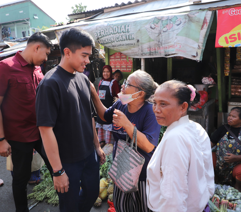 Bersama Erina Gudono, Kaesang Blusukan ke Pasar Peterongan Semarang