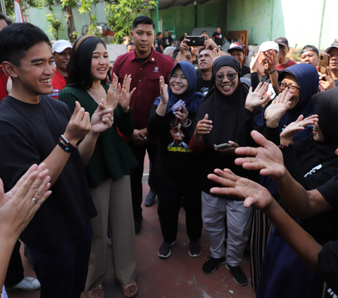 Bersama Erina Gudono, Kaesang Blusukan ke Pasar Peterongan Semarang