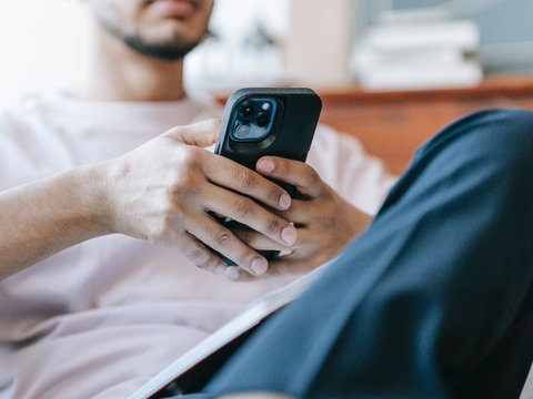 Attention Men, Excessive Use of Mobile Phones Can Decrease Sperm Quality