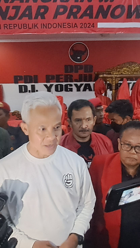 Malam-Malam Sambangi DPD PDIP Yogya, Ganjar Temui Caleg dan Relawan