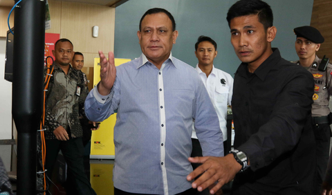 Kapolda Metro Jaya, Irjen pol Karyoto mengatakan, alasan Firli belum ditahan akan terjawab hari ini.<br>