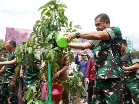 Potret Gagah Jenderal Maruli Kendarai Motor Bak Terbuka, Penumpangnya Ada Jenderal Bintang 2 TNI