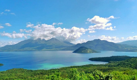 <b>Gunung Kembar, 'Pasangan Suami-Istri'</b>