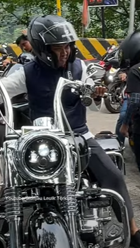 Keren dan Gagah Ustaz Abdul Somad Pakai Motor Harley-Davidson Saat Melintas di Tanjakan Menikung Tajam Sitinjau Lauik