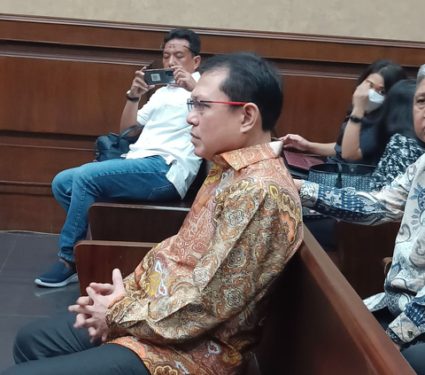 KPK Hadirkan Selebgram Riris Riska dan Windy Idol dalam Sidang Hasbi Hasan
