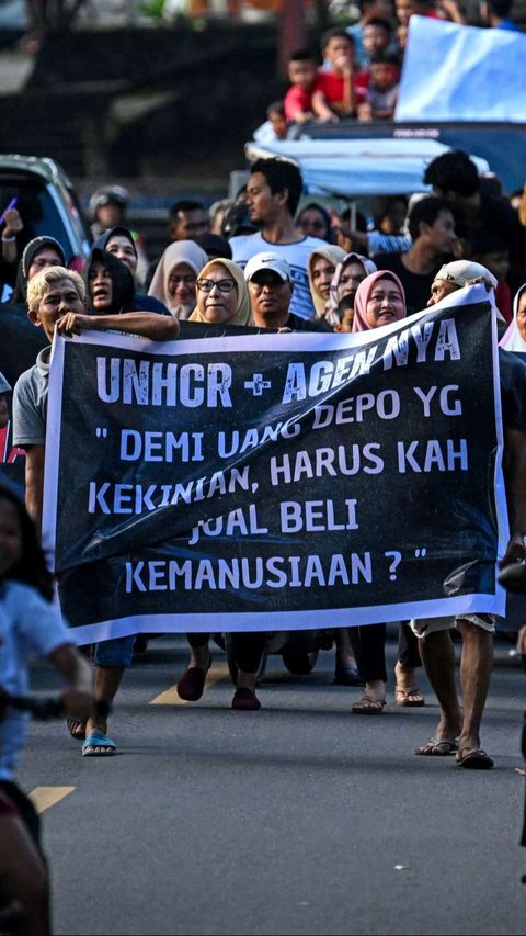 FOTO: Aksi Warga Sabang Demo Tolak Kedatangan Pengungsi Rohingya di Aceh