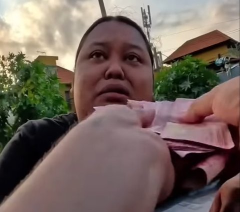 Bermula dari Bantu Seorang Bule, Wanita Penjual Donat di Bali Ini  Dapat Hadiah Rumah Baru