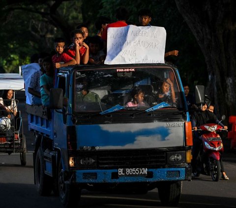 FOTO: Aksi Warga Sabang Demo Tolak Kedatangan Pengungsi Rohingya di Aceh
