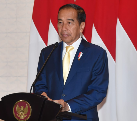 Pakai Dasi Kuning, Jokowi Akui Nyaman dengan Golkar