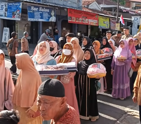 Mahar 50 Gram Emas, Bak Seorang Raja Pengantin Laki-laki Naik Kuda Saat Datang Ke rumah Mempelai Wanita