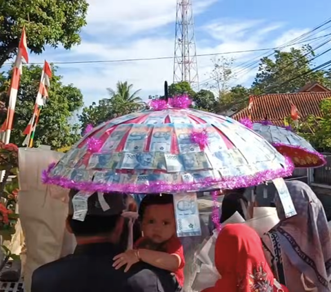 Mahar 50 Gram Emas, Bak Seorang Raja Pengantin Laki-laki Naik Kuda Saat Datang Ke rumah Mempelai Wanita