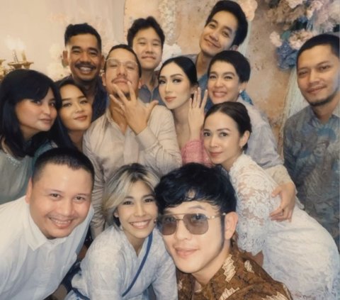 Portrait of Angga, the Vocalist of MALIQ & D'Essentials Officially Proposing to Dewi Andarini