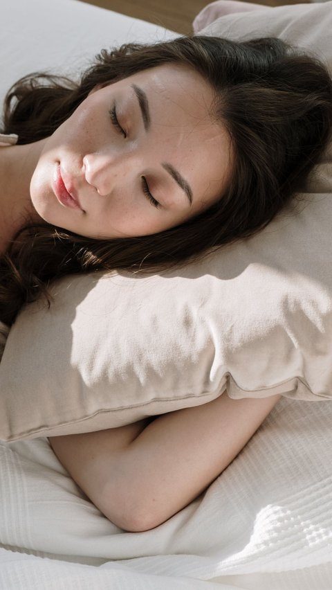 6 Kebiasaan Sebelum Tidur yang Ternyata Bikin Berat Badan Naik<br>