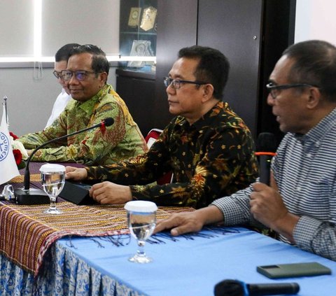 FOTO: Sambangi Persekutuan Gereja-Gereja Indonesia, Mahfud MD Pastikan Situasi Politik Jelang Natal Aman