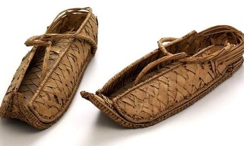 Sejarah Sepatu dari Zaman Batu hingga Era Modern, Ada yang Terbuat dari Jerami