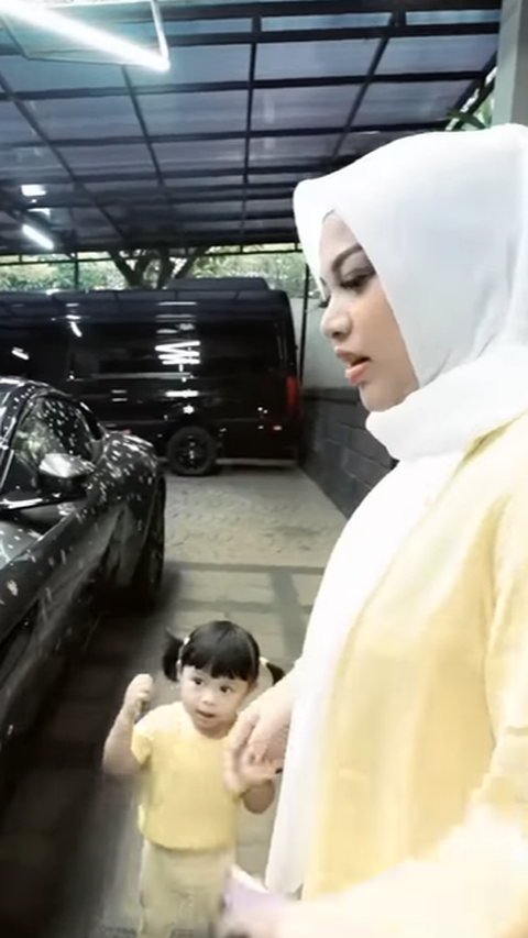 Atta Halilintar Panics as Aurel Hermansyah Messes with His Sports Car