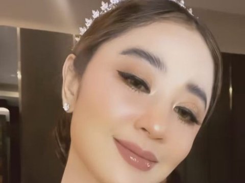 Dandan Seperti Pengantin, ini Deretan Potret Cantik Dewi Perssik di Momen Ultah ke-38