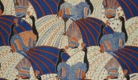 Motif batik yang gagah dikenakan