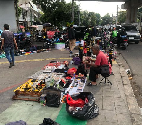 Pasar Loak Kebayoran Lama, Pesona Thrifting dan Jejak Nostalgia