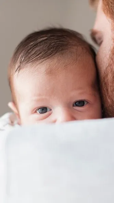 Tips Mudah Cukur Rambut Bayi di Rumah