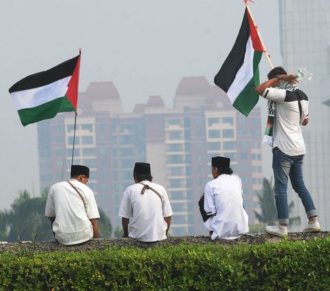 FOTO: Massa Munajat Kubro 212 Latunkan Zikir dan Doa untuk Palestina