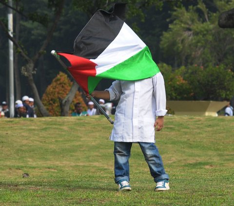 FOTO: Massa Munajat Kubro 212 Latunkan Zikir dan Doa untuk Palestina