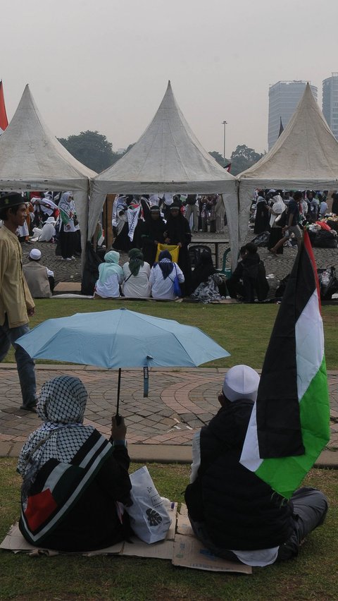 Tuntutan terakhir, Rizieq menyerukan persatuan bangsa Indonesia serta meminta seluruh warga dan umat Islam di Indonesia untuk menjunjung tinggi Pancasila dan UUD 1945.