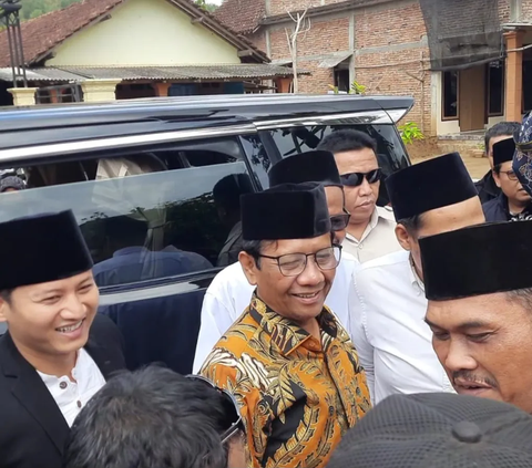 Terima Dukungan dari Kiai se-Mataram, Mahfud MD Singgung Tekanan Politik dari Aparat