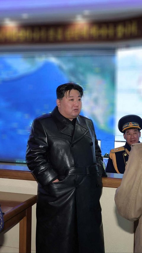KCNA menyebut Kim memuji angkatan udara yang sepenuhnya siap untuk melaksanakan misi tempur udara dengan sempurna dalam situasi apa pun yang tidak menguntungkan.