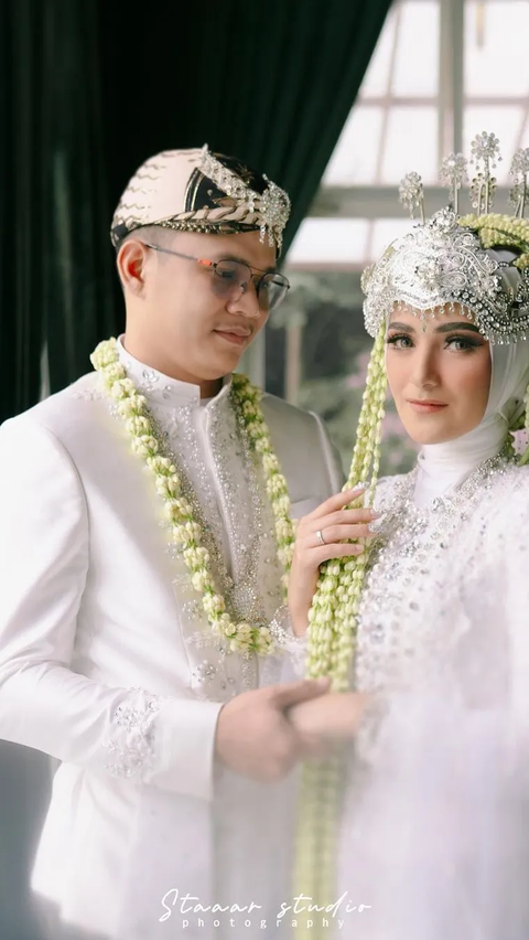 Absent at Nadya Mustika's Wedding, Iis Dahlia Gives This: 'Eh, This Happened Instead'