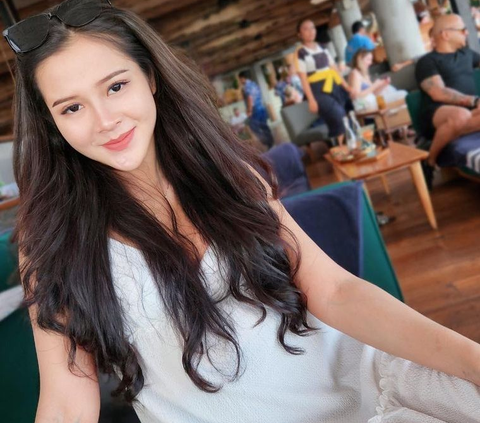 Potret Denny Caknan Berikan Hadiah Mobil Mewah Untuk Bella Bonita yang Sedang Hamil, Jadi Bukti Cinta Pada Istri Cantiknya