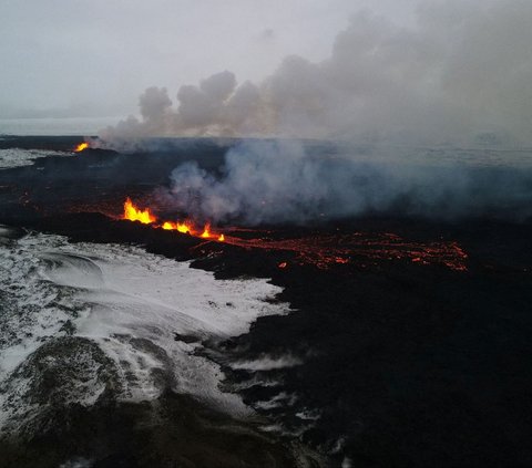 FOTO: Penampakan Letusan Dahsyat Gunung Api Islandia Ciptakan Aliran Lava di Tengah Hamparan Salju