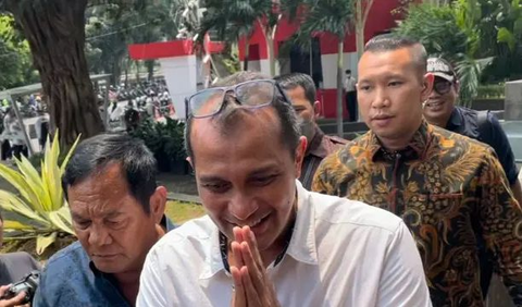 Selain kepada hakim, pihaknya juga menyerahkan surat serupa kepada KPK selaku pihak termohon.