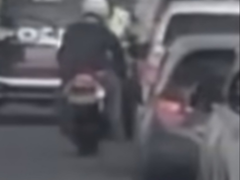 Viral Warga Jengkel Pemotor Berpelat Dinas Polri Lewat JLNT Casablanca Disetop Polisi Tanpa Ditilang